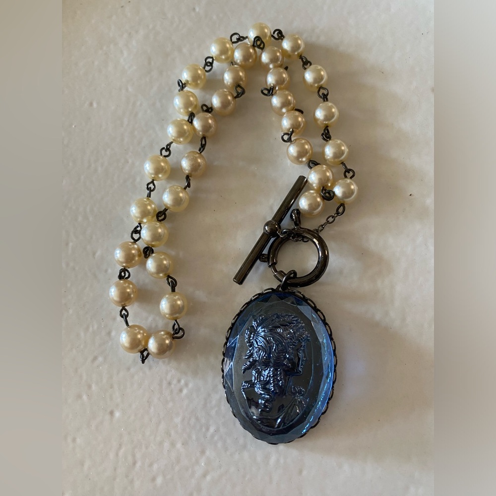 Glass Cameo & Pearl Necklace